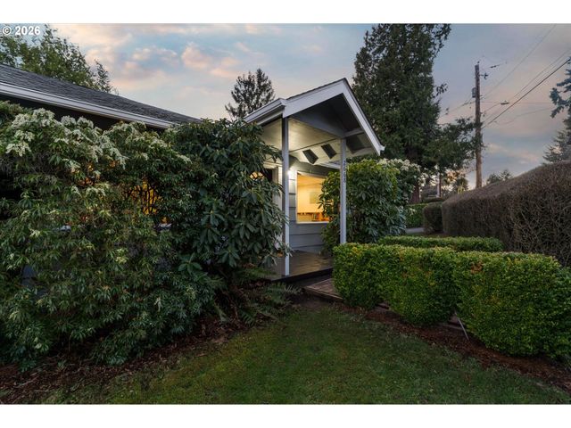 2668 Sw HUME Ct, Portland, OR 97219
