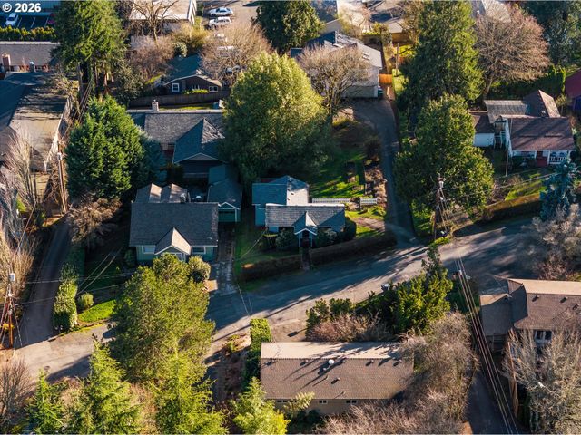 2668 Sw HUME Ct, Portland, OR 97219