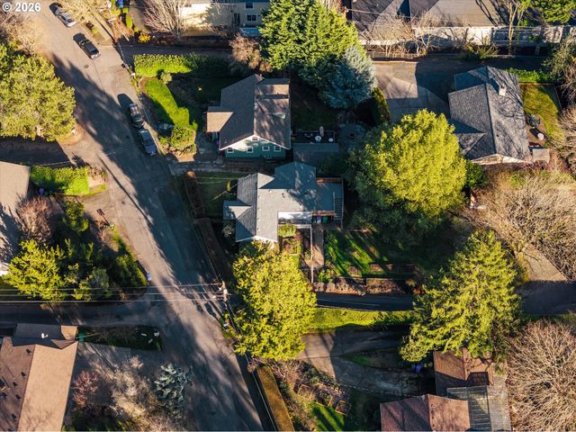 2668 Sw HUME Ct, Portland, OR 97219