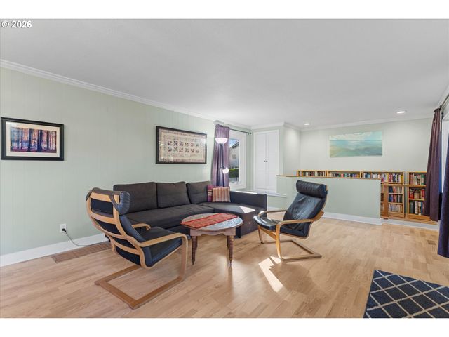 2668 Sw HUME Ct, Portland, OR 97219