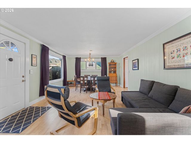 2668 Sw HUME Ct, Portland, OR 97219