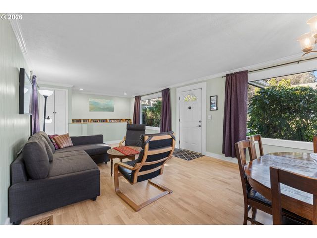 2668 Sw HUME Ct, Portland, OR 97219