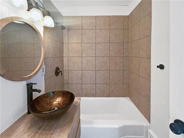 9314 E 68th Terrace, Raytown, MO 64133