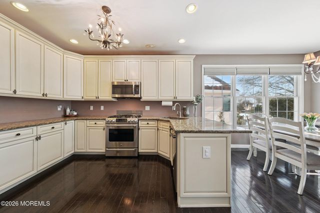 8 Patton Court, Manalapan, NJ 07726