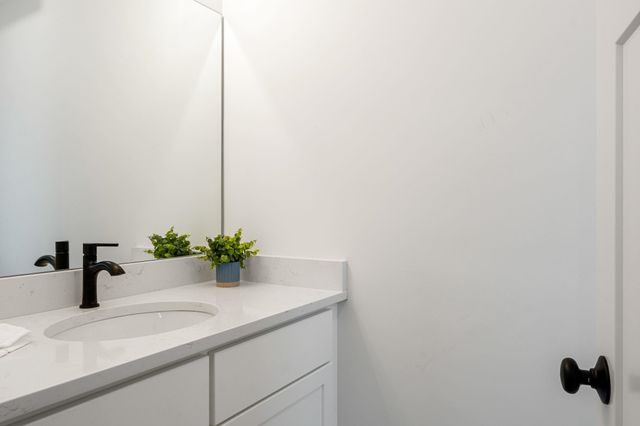 67 Groton Rd Unit C, Nashua, NH 03062