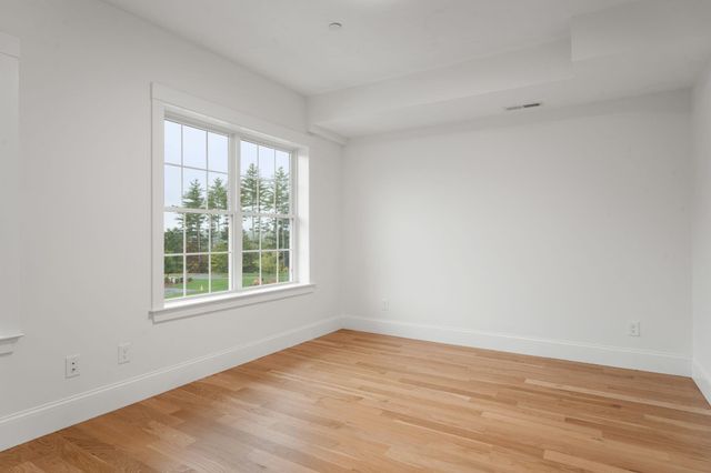 67 Groton Rd Unit C, Nashua, NH 03062