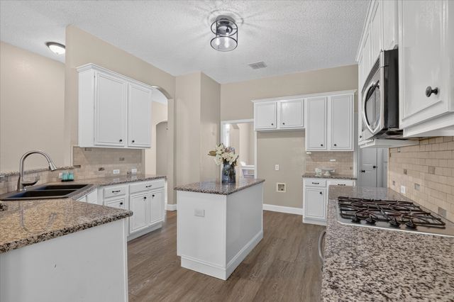1106 Wedgewood Drive, Mansfield, TX 76063