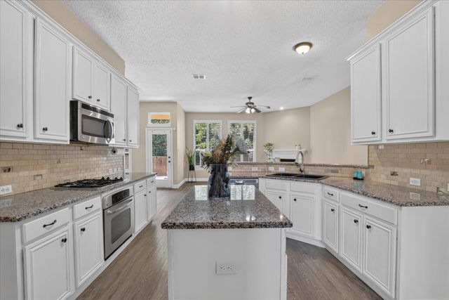 1106 Wedgewood Drive, Mansfield, TX 76063