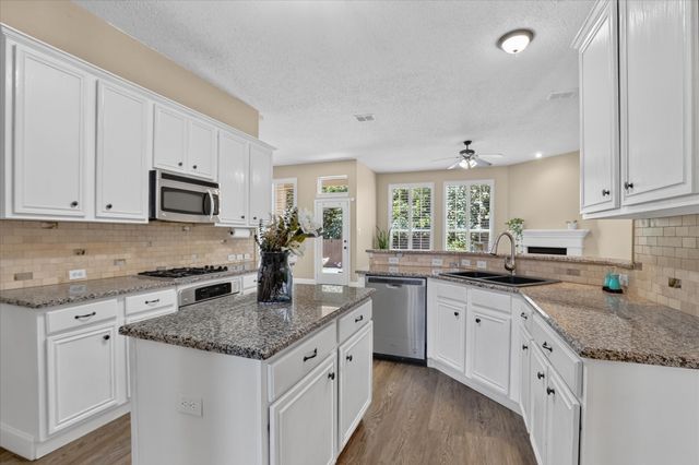 1106 Wedgewood Drive, Mansfield, TX 76063
