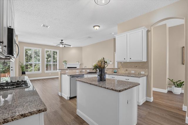 1106 Wedgewood Drive, Mansfield, TX 76063