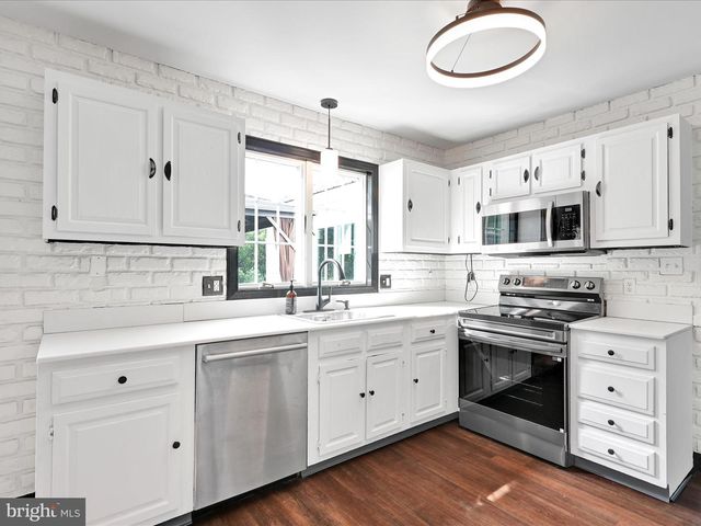 42 OVERLOOK DR, Pottsville, PA 17901
