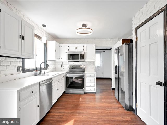 42 OVERLOOK DR, Pottsville, PA 17901