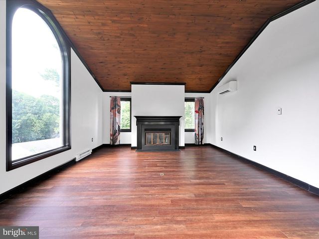 42 OVERLOOK DR, Pottsville, PA 17901