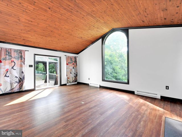 42 OVERLOOK DR, Pottsville, PA 17901