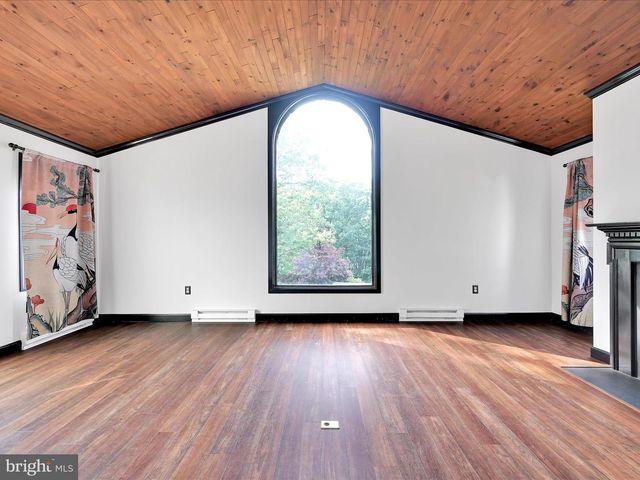42 OVERLOOK DR, Pottsville, PA 17901