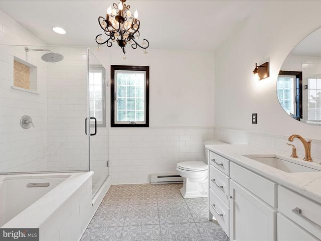42 OVERLOOK DR, Pottsville, PA 17901