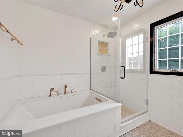 42 OVERLOOK DR, Pottsville, PA 17901