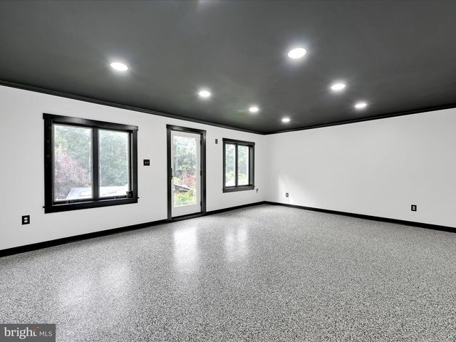42 OVERLOOK DR, Pottsville, PA 17901
