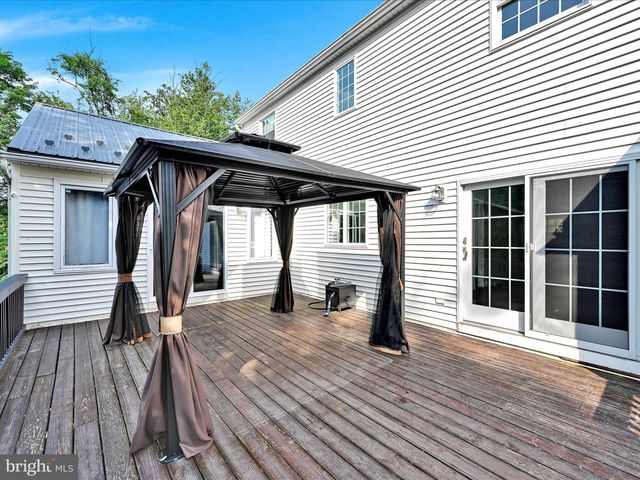 42 OVERLOOK DR, Pottsville, PA 17901