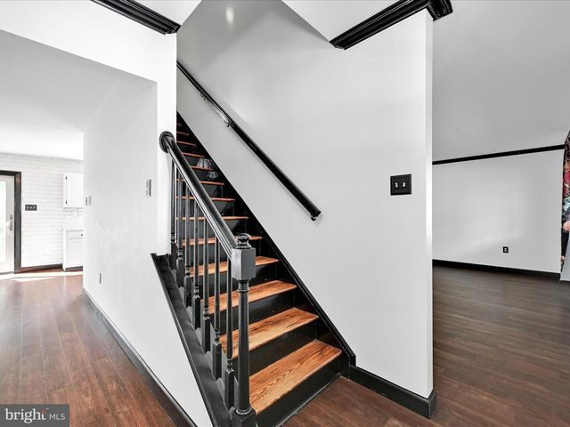 42 OVERLOOK DR, Pottsville, PA 17901