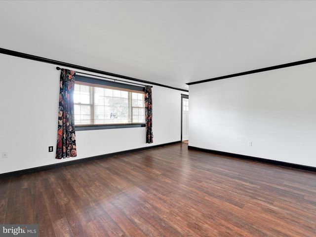42 OVERLOOK DR, Pottsville, PA 17901
