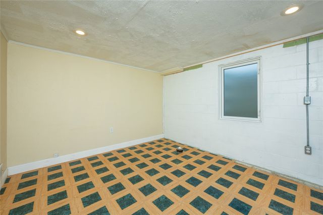 7802 SW 10th Place, Des Moines, IA 50315