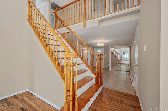 2 Barry Lane, Mount Sinai, NY 11766
