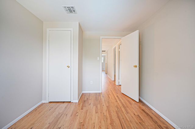 2 Barry Lane, Mount Sinai, NY 11766