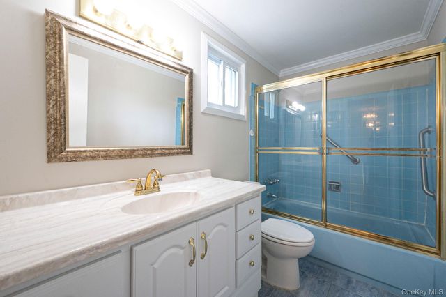 2 Barry Lane, Mount Sinai, NY 11766