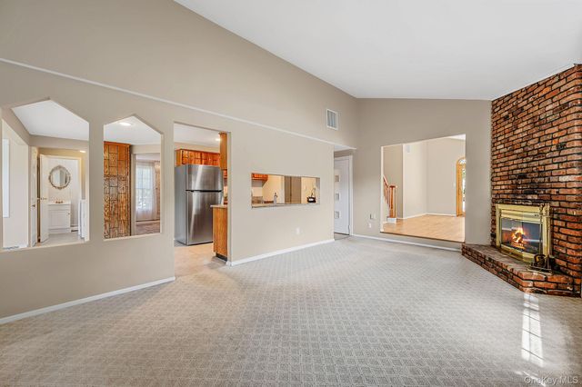 2 Barry Lane, Mount Sinai, NY 11766