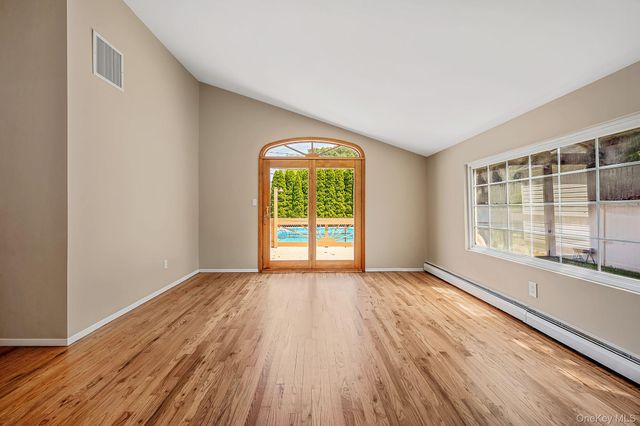 2 Barry Lane, Mount Sinai, NY 11766