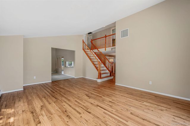 2 Barry Lane, Mount Sinai, NY 11766