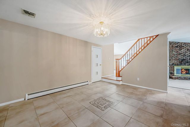2 Barry Lane, Mount Sinai, NY 11766