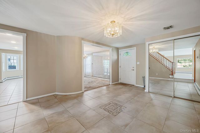 2 Barry Lane, Mount Sinai, NY 11766