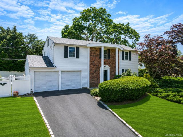 2 Barry Lane, Mount Sinai, NY 11766