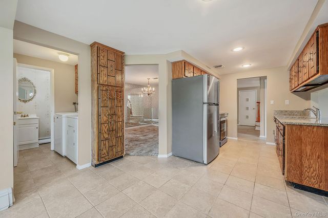 2 Barry Lane, Mount Sinai, NY 11766