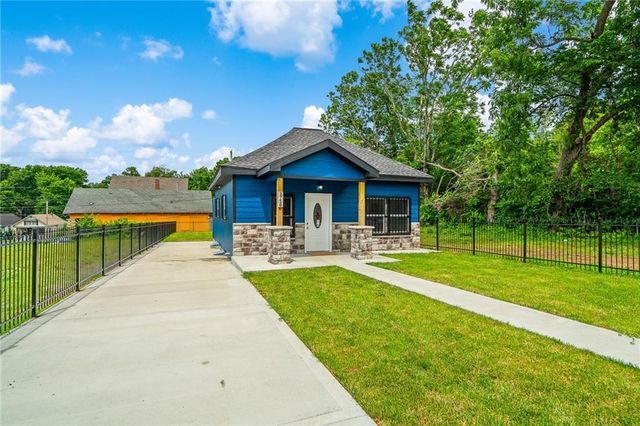 3758 Woodland Avenue, Kansas City, MO 64109