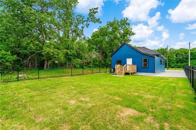 3758 Woodland Avenue, Kansas City, MO 64109