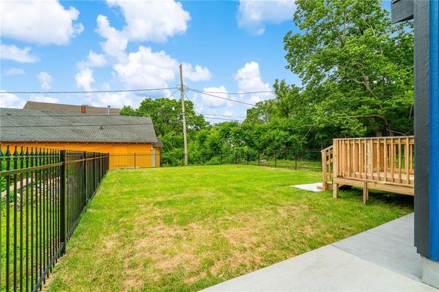 3758 Woodland Avenue, Kansas City, MO 64109