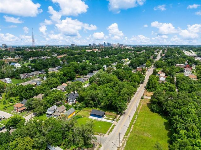 3758 Woodland Avenue, Kansas City, MO 64109