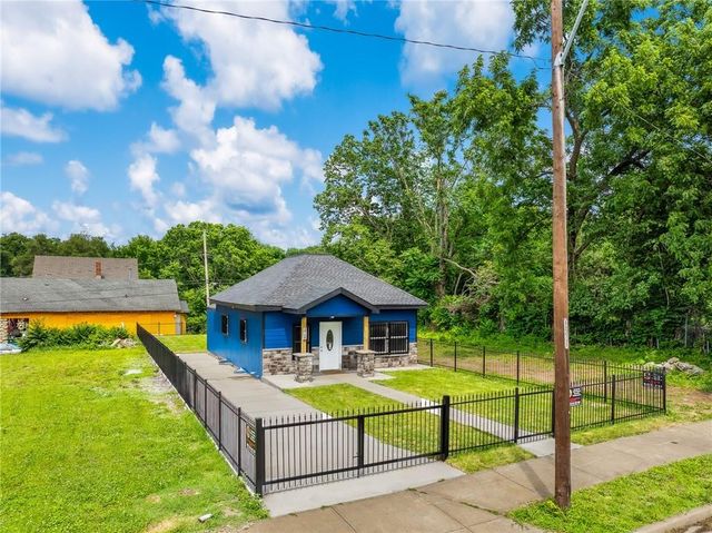 3758 Woodland Avenue, Kansas City, MO 64109