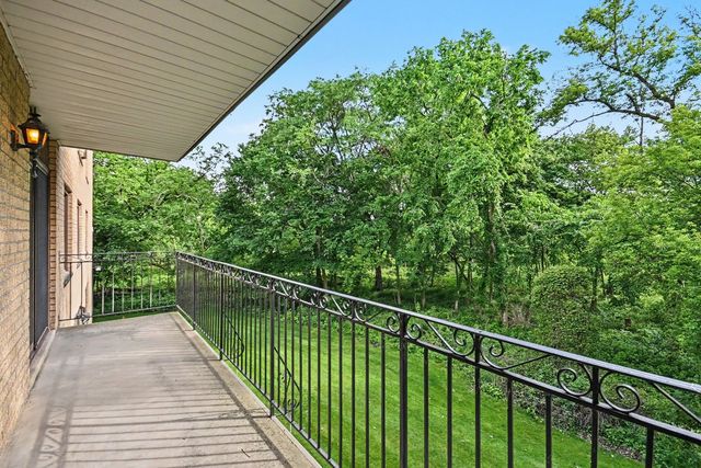 6935 N Milwaukee Avenue 204, Niles, IL 60714