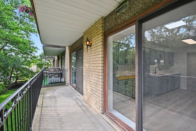 6935 N Milwaukee Avenue 204, Niles, IL 60714