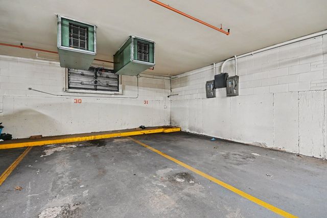 6935 N Milwaukee Avenue 204, Niles, IL 60714