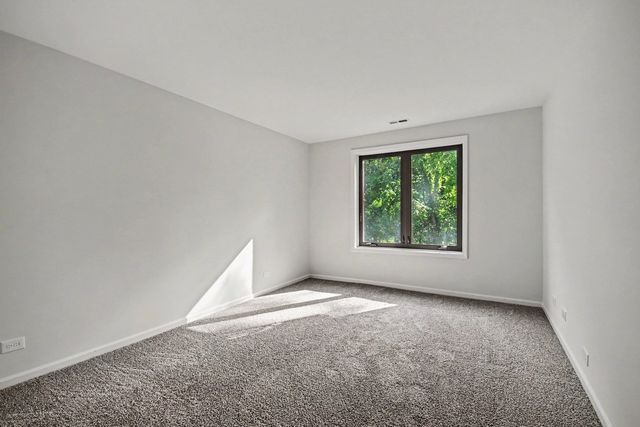 6935 N Milwaukee Avenue 204, Niles, IL 60714