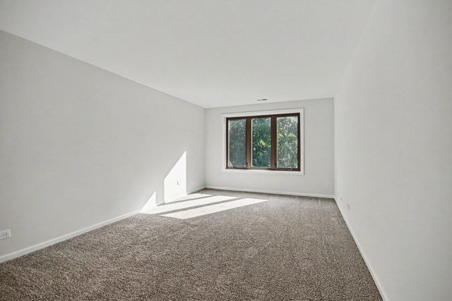 6935 N Milwaukee Avenue 204, Niles, IL 60714