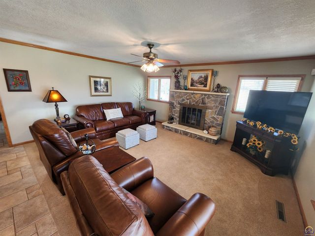 20 Lakeshore DR, Emporia, KS 66801