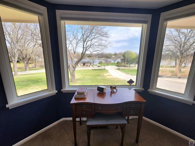 20 Lakeshore DR, Emporia, KS 66801