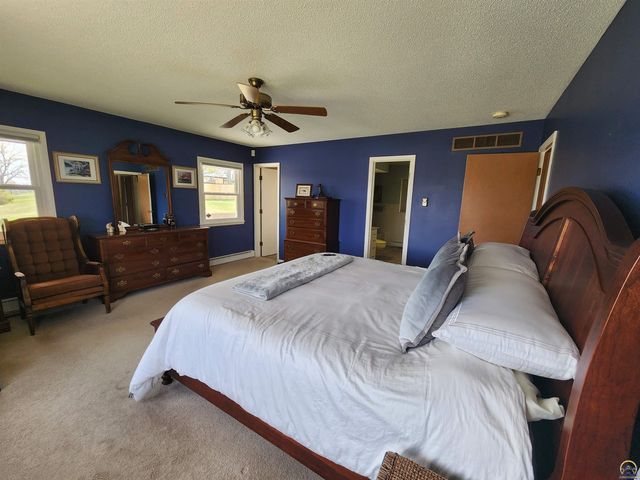 20 Lakeshore DR, Emporia, KS 66801