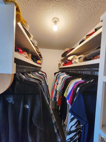 20 Lakeshore DR, Emporia, KS 66801